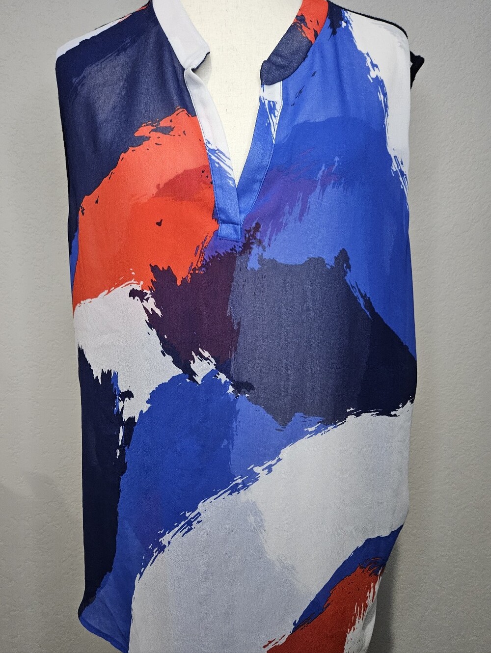EUC Abstract Brushstroke Sleeveless Top in Blue, Red, White Size 3X